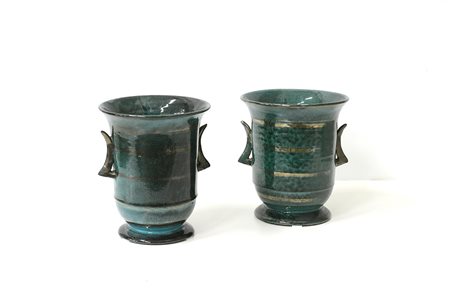 Manifattura di Deruta. Coppia di vasi a morise in ceramica smaltata in...