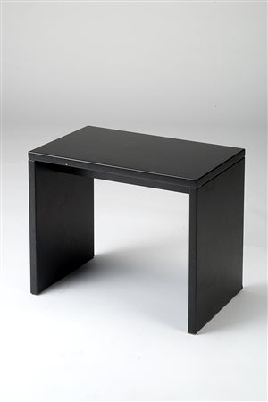 Sgabello in legno laccato nero opaco. Italia, seconda metà secolo XX. (cm...