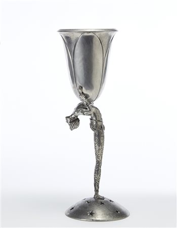 Pietro Figura Scultura per Atena raffigurante un uomo che solleva una coppa....