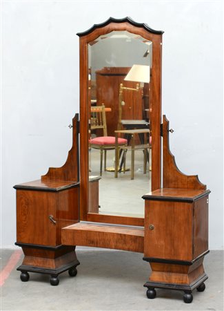 Toilette déco di gusto barocchetto ispirata agli stilemi di Piero Portaluppi...