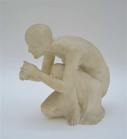 Ignoto "Suonatrice" Scultura Art déco in marmo di Carrara. Italia, anni '30....