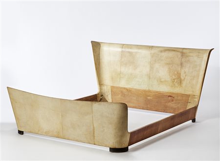 Valzania Letto matrimoniale a conchiglia rivestito in pergamena e con piedi...