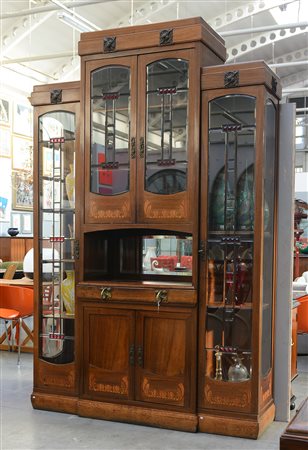 Piero Zen (Attribuito) Vetrina liberty a tre corpi, di cui il centrale con...