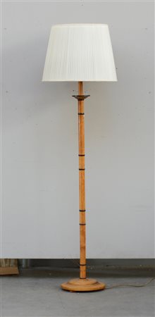 Lampada da terra a tre luci con fusto in legno tornito con nodi ebanizzati (h...