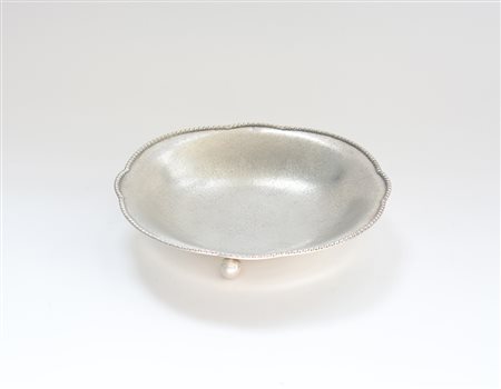 Centrotavola con bordo cordonato e cavetto sabbiato. Punzone Miracoli (gr 390)