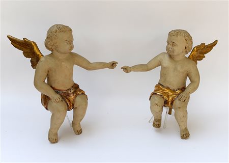 Arte del secolo XIX "Putti alati" coppia di sculture in legno laccato e...