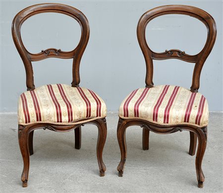 Coppia di sedie "Luigi Filippo" in noce (lievi difetti)