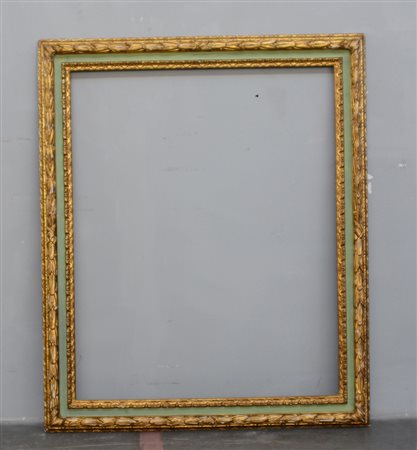 Grande cornice in legno intagliato, dorato e laccato (luce cm 91x113) (difetti)