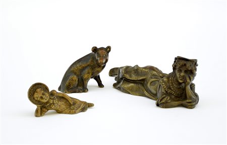 Lotto composto da tre piccoli bronzi di diversa fattura ed epoca