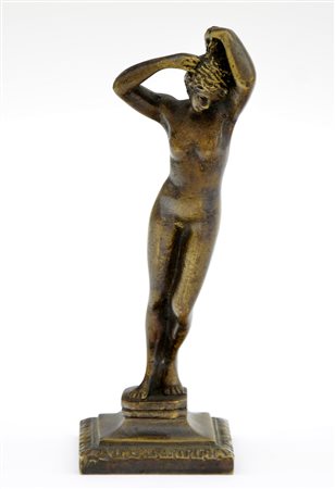 Ignoto "Vestale" scultura in bronzo poggiante su base squadrata (h. cm 16)