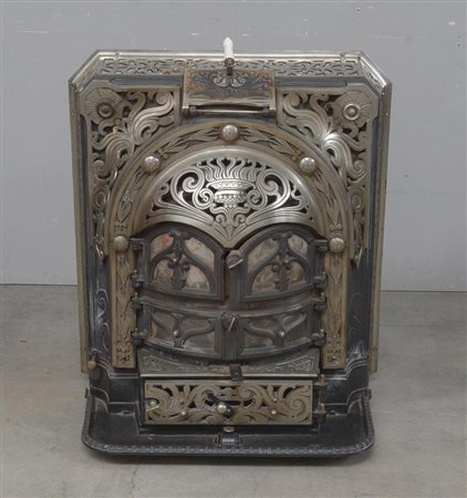 Stufa a legna di manifattura tedesca, marcata Junker & Ruh, con struttura in...