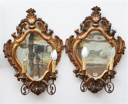 Coppia di specchierine con applique, ventola con cornice in legno intagliato...