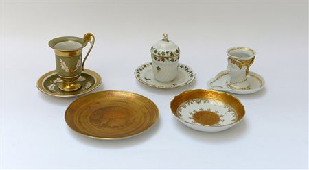 Lotto di porcellane composto da tre tazzine con relativi piattini, una...