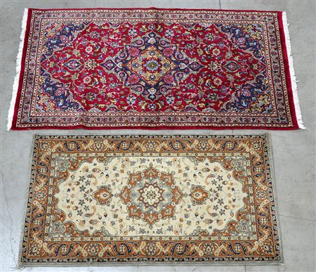 Lotto composto da due tappeti, uno persiano (192x104) ed uno meccanico...