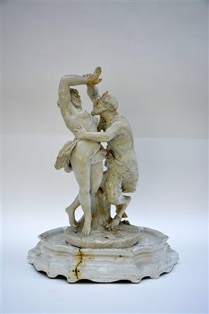 Manifatture diverse. Lotto composto da un gruppo in terraglia raffigurante...