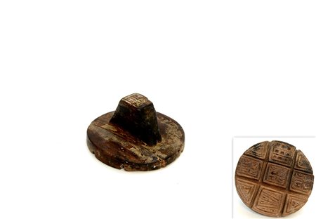 Stampo da pane tondo in legno (difetti) -EN A wooden bread stamp. Defects