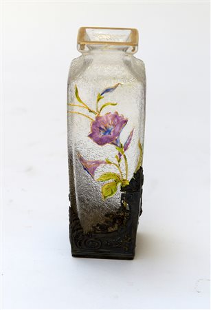 Manifattura del secolo XX, Vasetto in vetro decorato in policromia con ghiera...