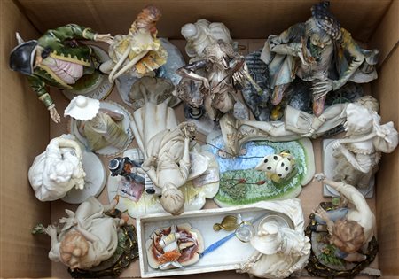 Lotto composto da numerose sculturine in ceramica di diversa manifattura e...