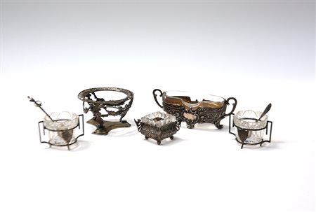 Lotto composto da cinque salsiere di diversa epoca in argento (mancanze)