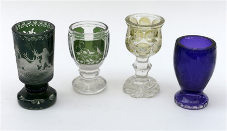 Manifattura di Boemia. Gruppo di quattro bicchieri in vetro (difetti)