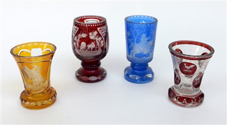 Manifattura di Boemia. Gruppo di quattro bicchieri in vetro (difetti)