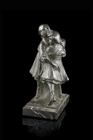 R. Rota "Bambine" scultura in bronzo (h cm 21,5) poggiante su base in...