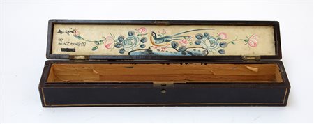 Scatola da ventaglio in legno con decoro dorato (difetti) Cina, sec. XIX...