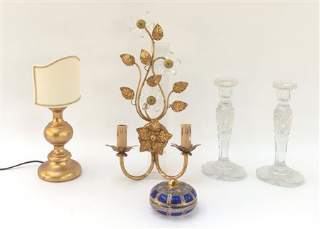 Lotto composto da una coppia di candelieri in cristallo molato (h cm 27),...