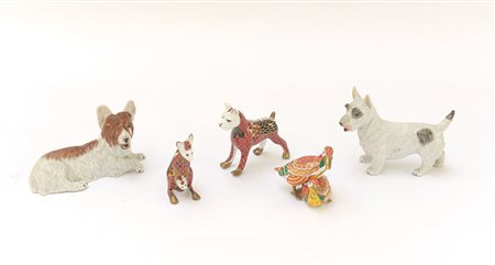 Lotto composto da due cani in porcellana della manifattura di Dresda e altre...