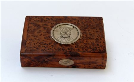 Scatola porta carte in radica con calendario cinquantennale in argento (difetti)