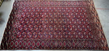 Tappeto Yomut, Turkestan occidentale inizio secolo XX Disegno a gul su fondo...