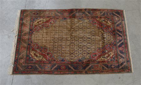 Tappeto Hamadan, Persia sec. XX Disegno a griglia su fondo cammello (cm...