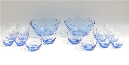 Servizio per la tavola in vetro blu composto da dodici bicchieri, quattro...