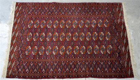 Tappeto Bohukara, Turkestan occidentale secolo XX Disegno a gul su fondo...