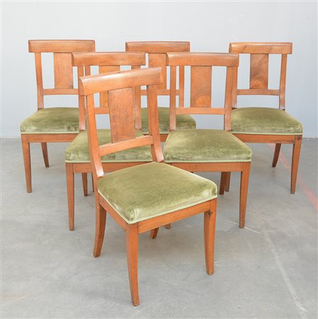 Gruppo di sei sedie in noce con schienale a giorno. Gambe rastremate, sec. XIX