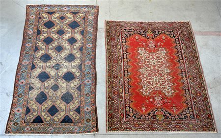 Lotto di due tappeti persiani fine secolo XIX (cm 188x98 e 158x124) (difetti)
