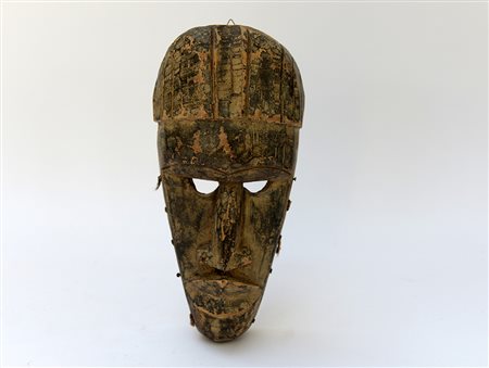 Maschera rituale africana, XX Secolo (h cm 33)