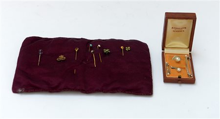 Lotto composto da spilloni, due spille, un gemello e un bottone, in metallo,...