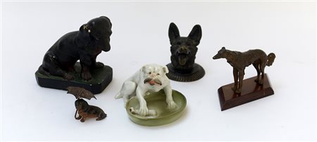 Manifatture diverse. Gruppo di cinque sculturine in bronzo e ceramica...