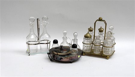 Lotto composto da tre cruet-stand con ampolle in cristallo (difetti)