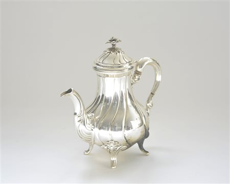 Teiera in argento con corpo piriforme (gr 500) (difetti)
