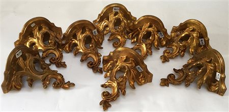 Gruppo di otto mensoline dorate (h cm 20) (difetti)