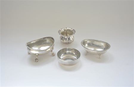 Lotto composto da tre ciotole di diversa forma in argento (gr 340 ca) e una...