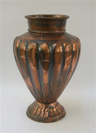 Portaombrelli in rame sbalzato e martellato (h cm 60) (difetti)