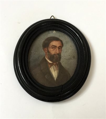 Scuola del secolo XIX "Ritratto di gentiluomo" miniatura ovale (cm 6x5) In...