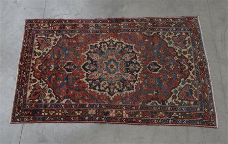 Tappeto Hamadan, Persia sec. XX Disegno Heritz con medaglione polilobato e...