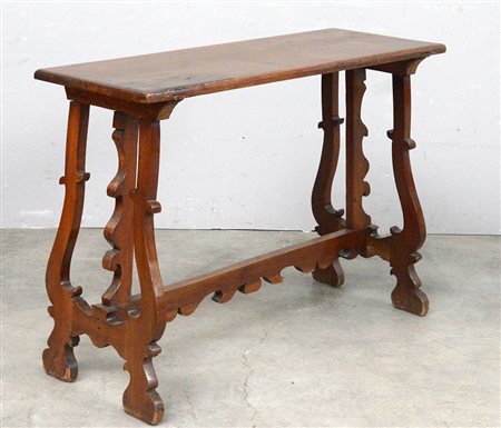 Tavolino "fratino" con gambe a lira riunite da traversa (cm 108x78x42) (difetti)