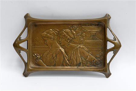 Vassoietto portalettere Liberty in bronzo con cavetto centrato da figure...