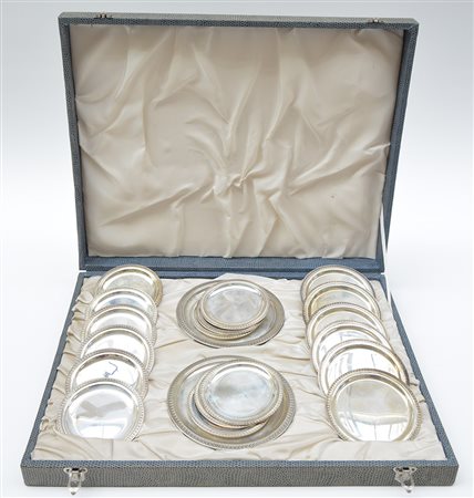 Scatola contenente sottobicchieri in argento (gr 530)