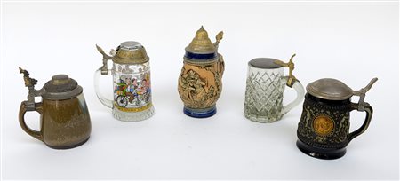 Lotto composto da cinque boccali da birra di epoche e materiali diversi...